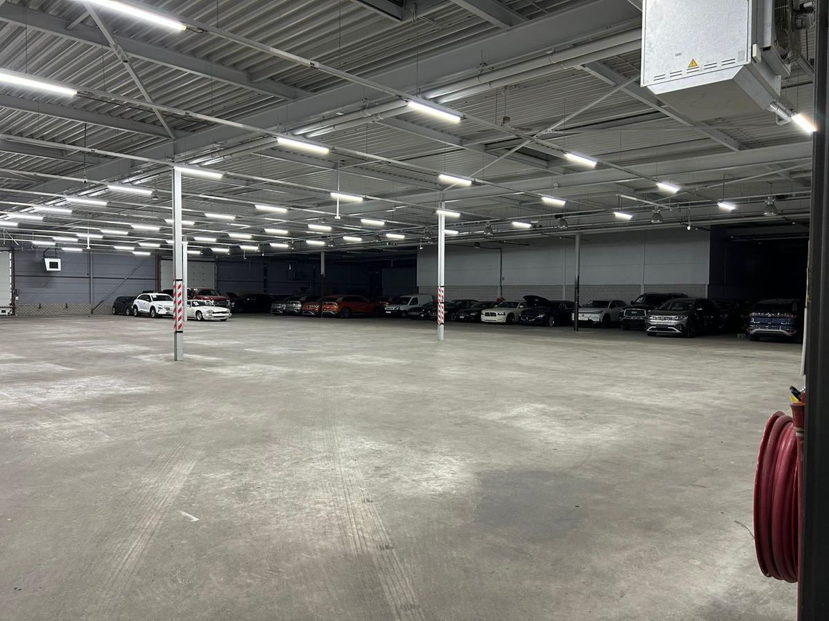 The 3,000 m² warehouse